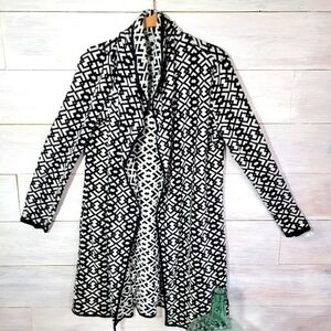 FEVER Sweater size Medium open front long sweater black and white Geometric